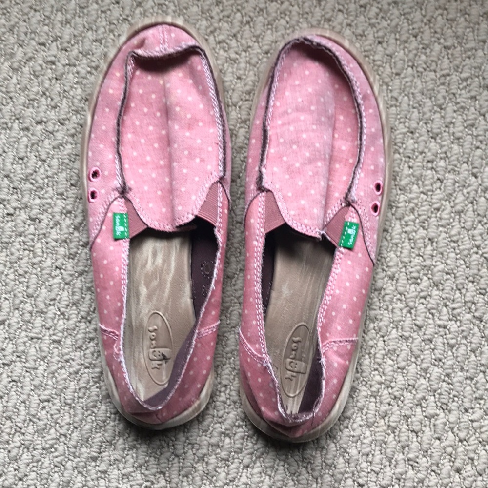 Sanuk beach shoes